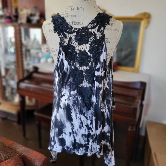 Small Vanity cardigan - Picture 2 of 3